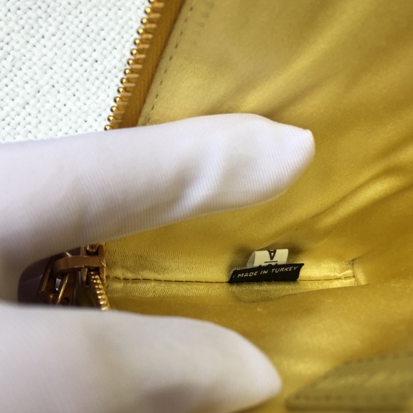 Authentic MIU MIU Matelasse Nappa Leather L Shape Zipper Wallet Card Holder Sole - Picture 10 of 16